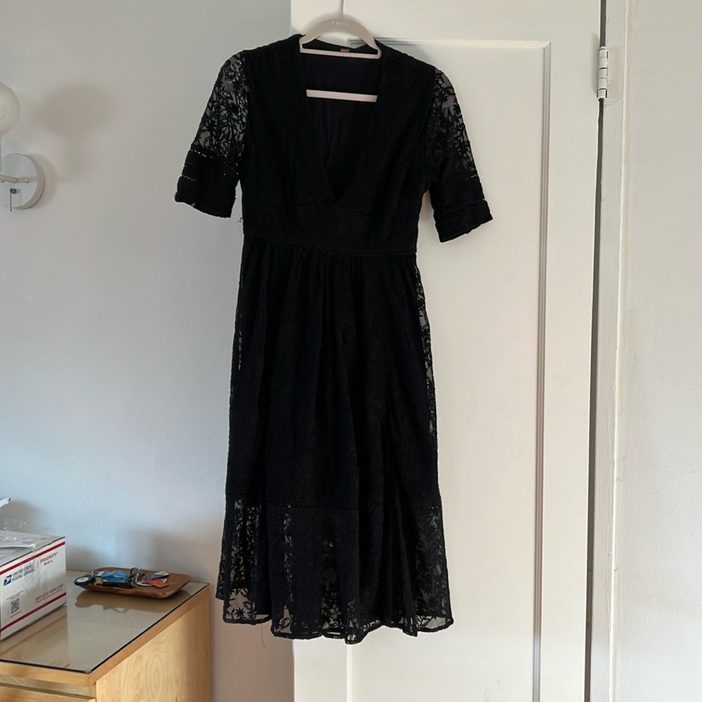 Free People | Deep V Lace Dress fully lined, sheer sleeves | Size 6